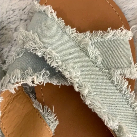 ⭐️🌸Capelli chambray raw hem criss cross slides - Picture 11 of 12